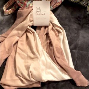 A Lauren Conrad 3way Pink scarf